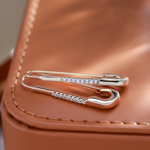 Rose gold paper clip diamond earrings - Picture 5 of 8